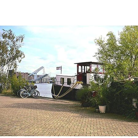 B&B Teddy "Prachtig Authentiek Woonschip Uit 1912, 15 Minuten Van Amsterdam" Wormer Exterior photo