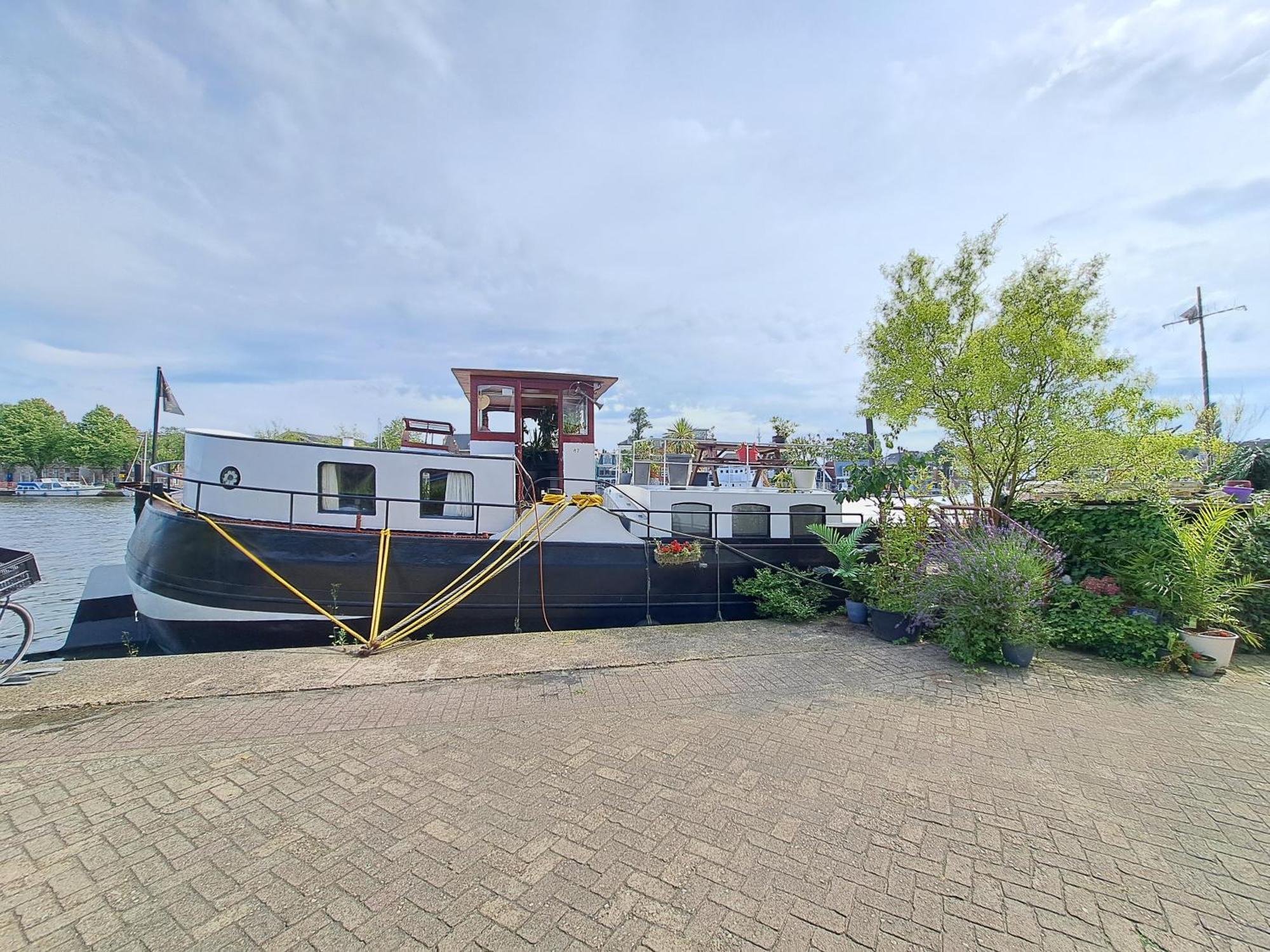 B&B Teddy "Prachtig Authentiek Woonschip Uit 1912, 15 Minuten Van Amsterdam" Wormer Exterior photo