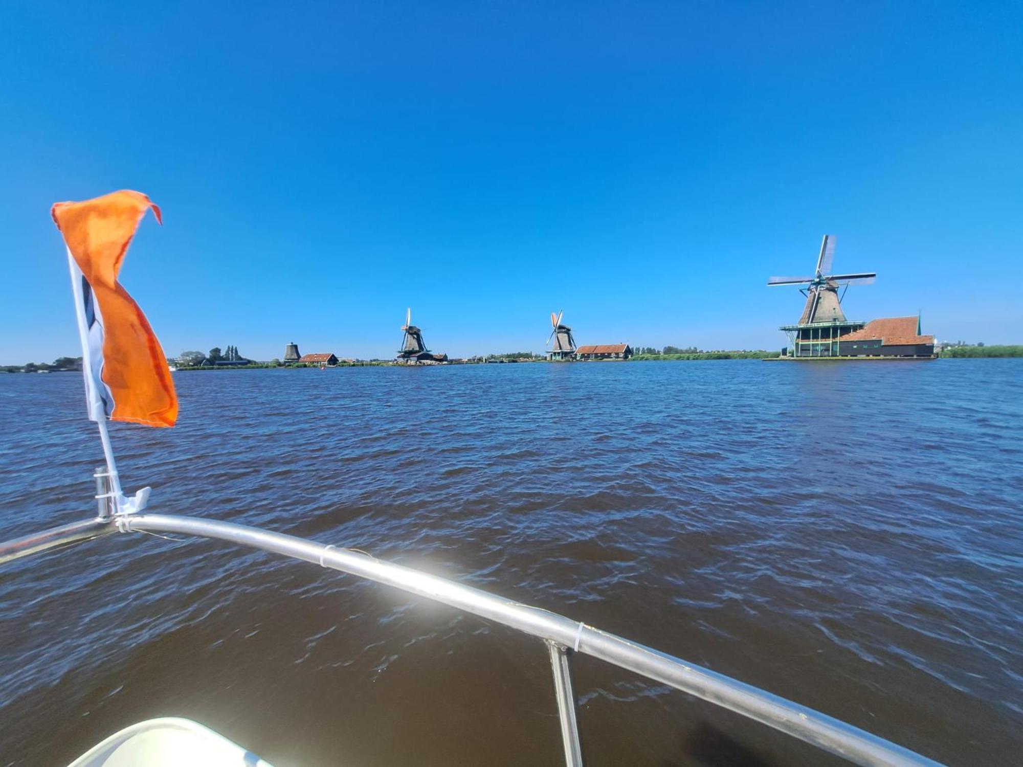 B&B Teddy "Prachtig Authentiek Woonschip Uit 1912, 15 Minuten Van Amsterdam" Wormer Exterior photo