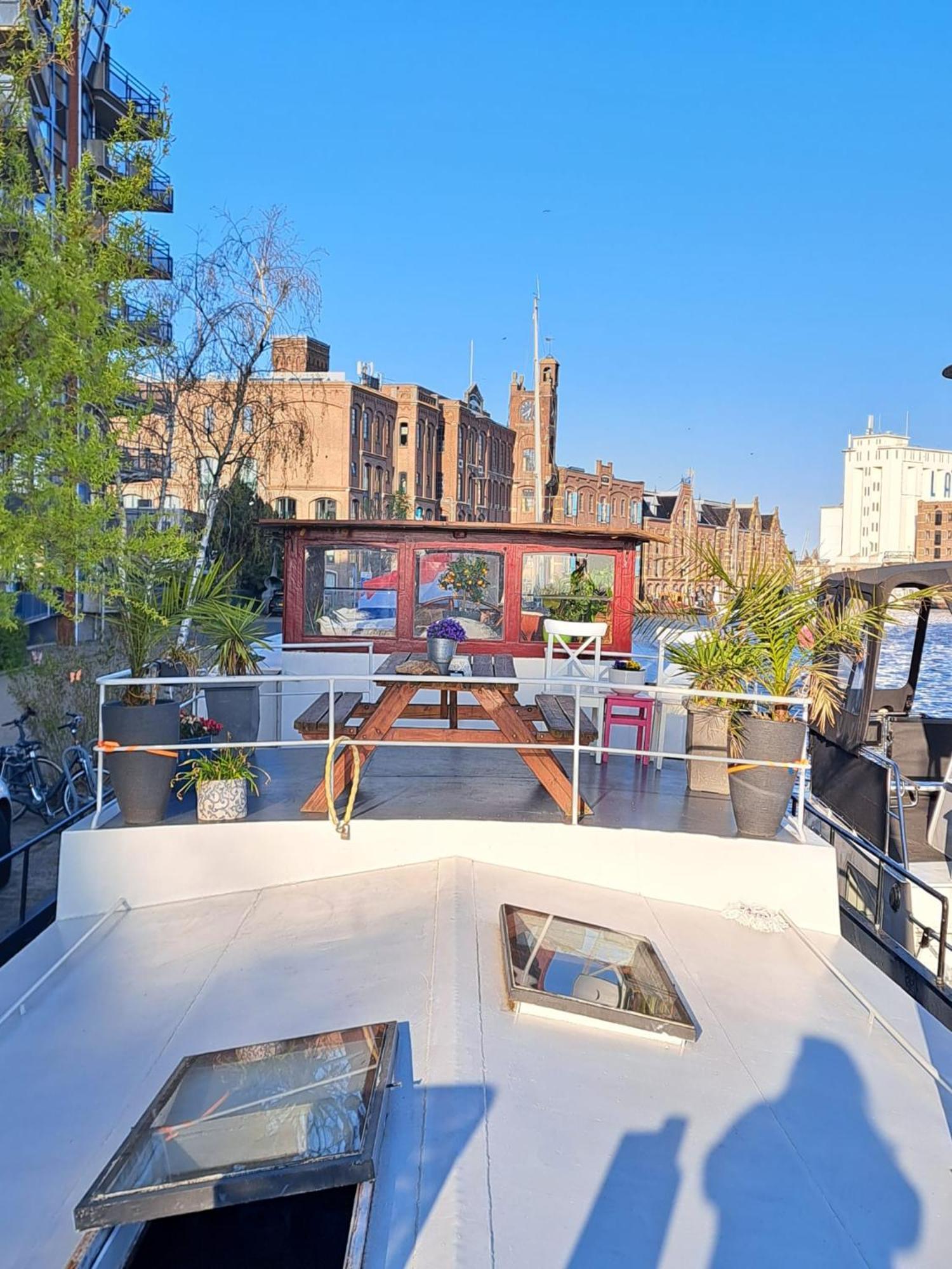 B&B Teddy "Prachtig Authentiek Woonschip Uit 1912, 15 Minuten Van Amsterdam" Wormer Exterior photo
