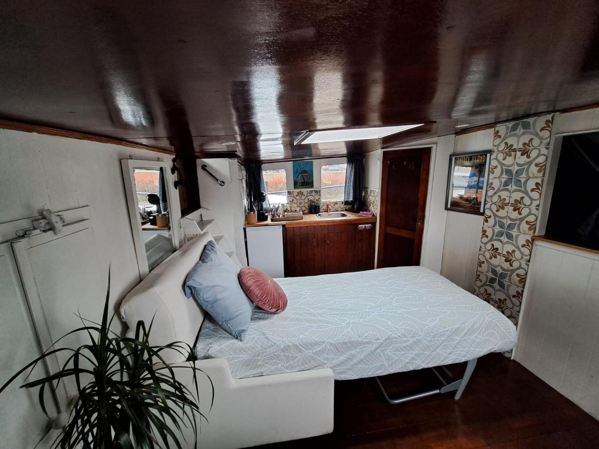 B&B Teddy "Prachtig Authentiek Woonschip Uit 1912, 15 Minuten Van Amsterdam" Wormer Exterior photo